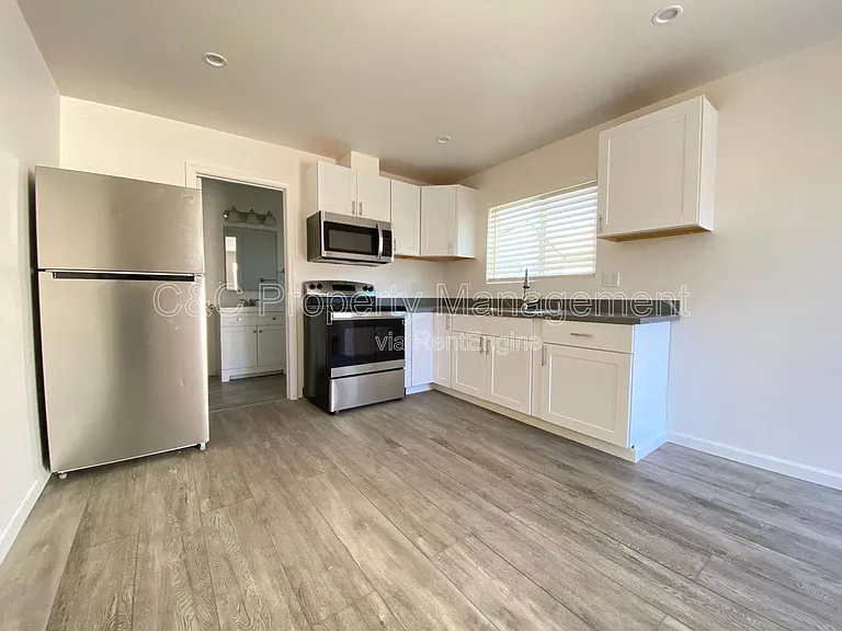 1301 Darwin St #B — Photo 3