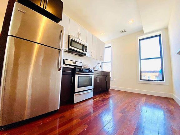 2nd image of 114 Jefferson Ave APT 1