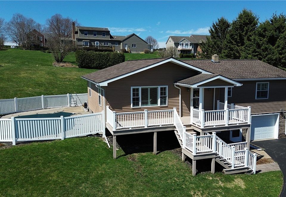 1st image of 10 Rosewood Ave