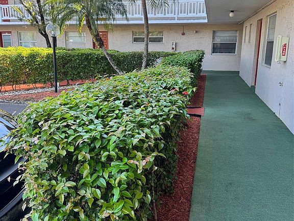 2nd image of 3774 Inverrary Boulevard #106p