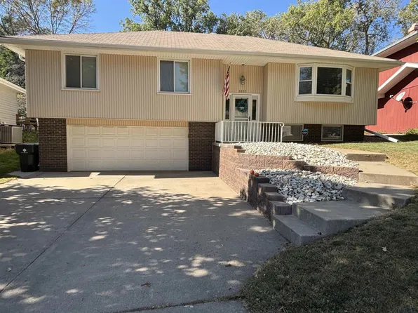 3237 Viking Dr, Sioux City, IA 51104