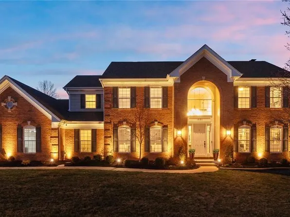 1631 Highland Valley Cir, Chesterfield, MO 63005