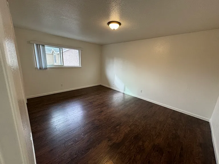 Plaza Garden Apts. — Photo 8