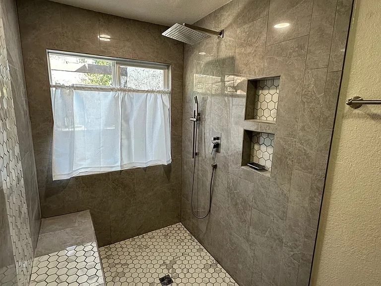 732 Lake Terrace Cir — Photo 19