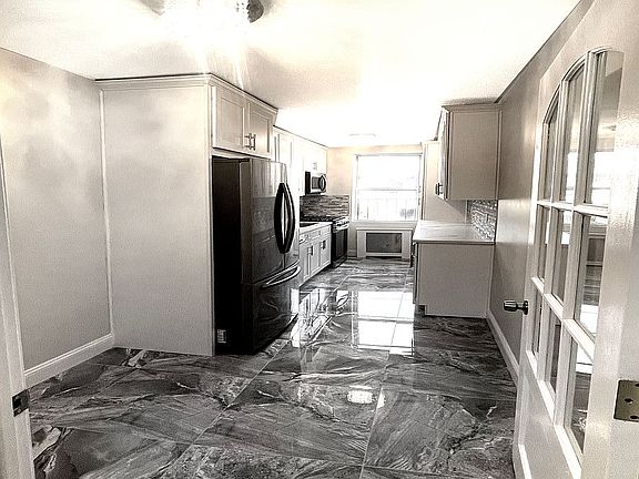 3rd image of 6361 Yellowstone Blvd APT 4H
