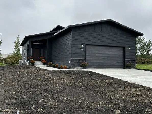 801 1st Ave NW, Hillsboro, ND 58045
