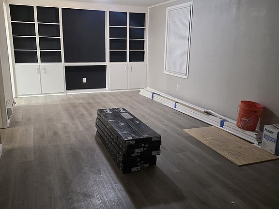 2nd image of 5072 Foxwood Pl
