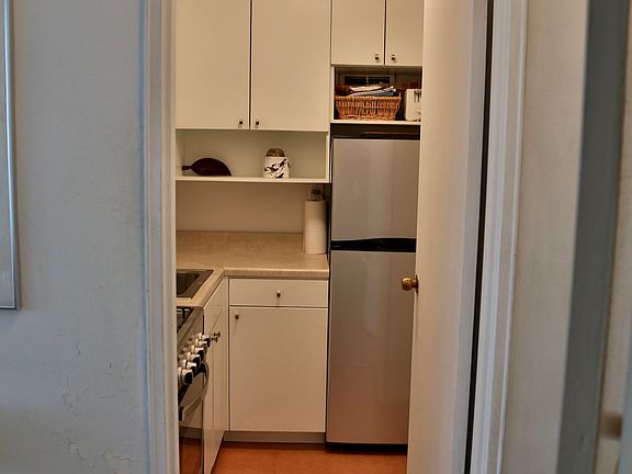 5th image of 55 E 9th St APT 5J