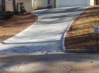935 Millard Rd, Stone Mountain, GA 30088