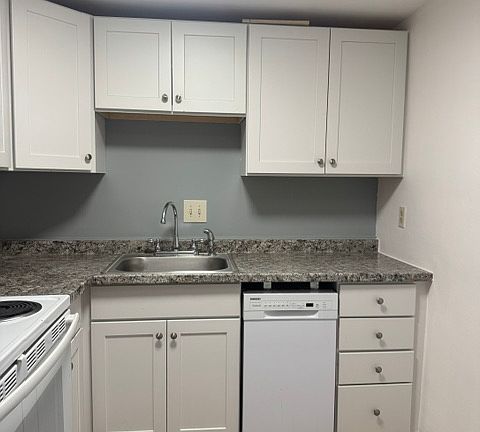 3rd image of 300 Main St APT 1