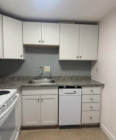 300 Main St #1 — Photo 3