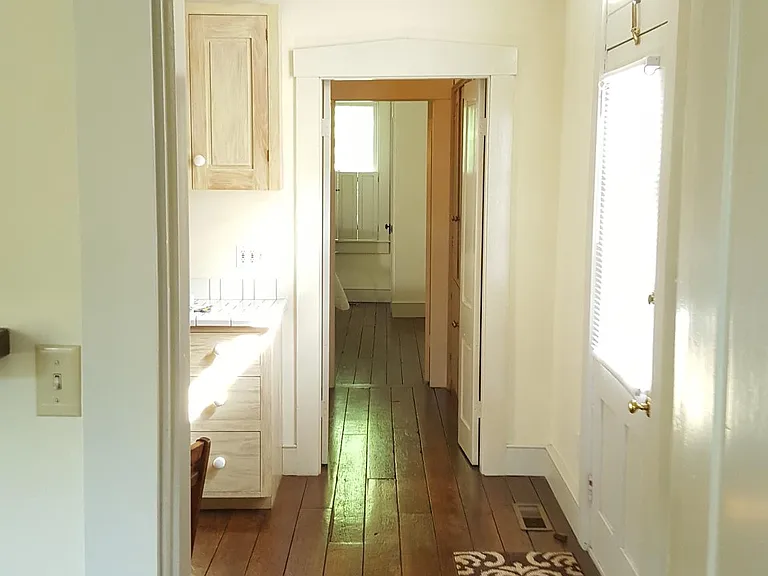 512 2nd St W — Photo 5