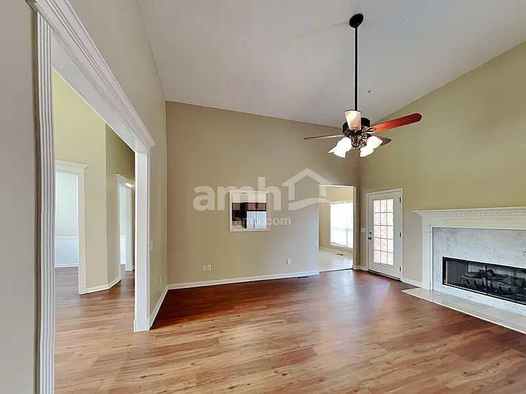 210 Fox Hunt Ln — Photo 8