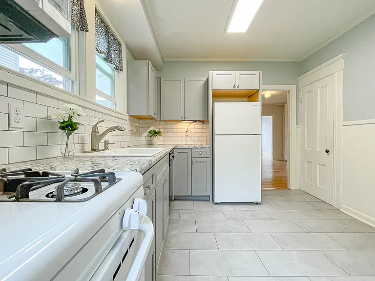 91 Saint Lawrence St #1 — Photo 8