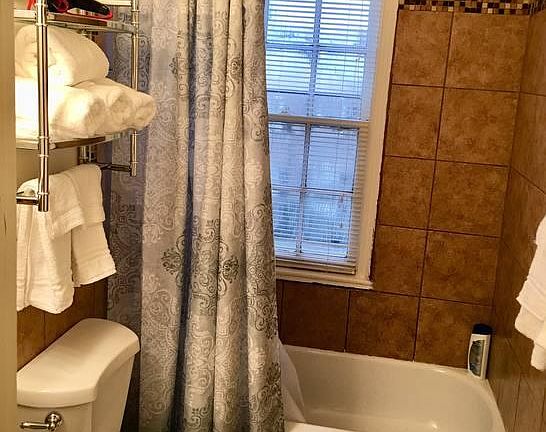5th image of 5008 Columbia Pike