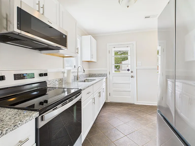 1709 Glenview Rd — Photo 10