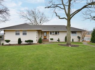 4 Southland Dr #4, Glen Cove, NY 11542