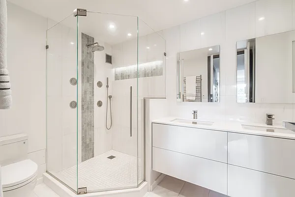 Sold by Compass | media 22
