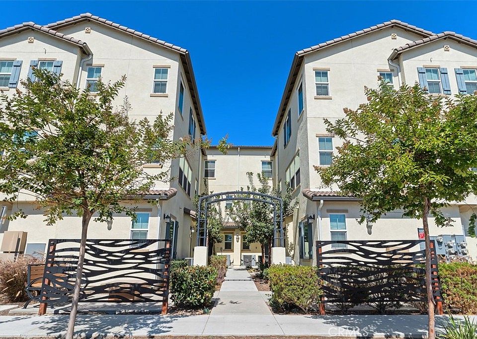 1st image of 784 N Ethan Way