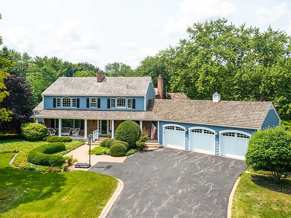 2nd image of 840 S Forest Dr