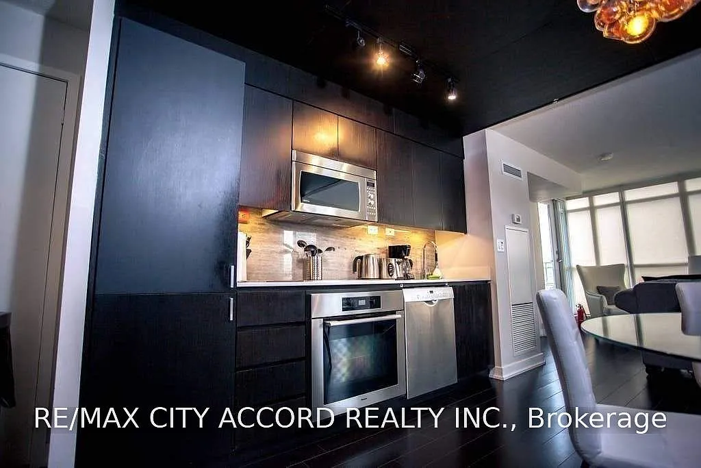 3 bed, $4,900 — Photo 1