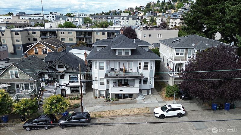 2nd image of 819 6th Avenue N