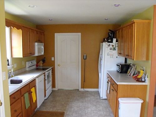 3rd image of 2711 Hoffer St