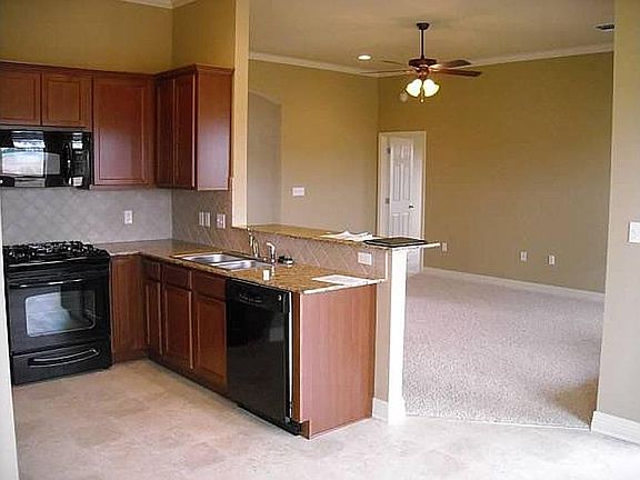3rd image of 3713 Sabine Pass Dr