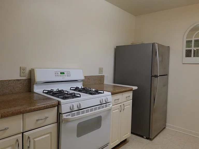 608 1/2 Sierra Blvd #A — Photo 7