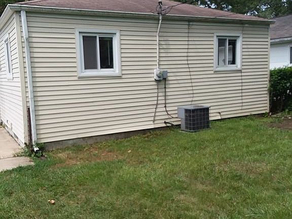 3rd image of 18540 Gillman St