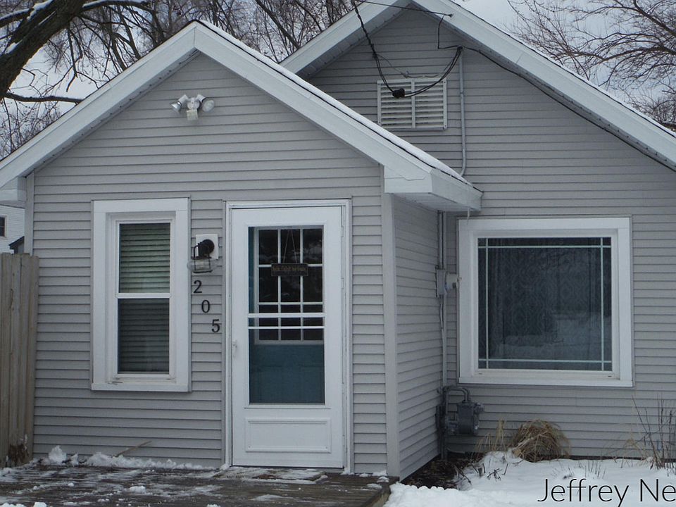 1st image of 205 Thurston St SW