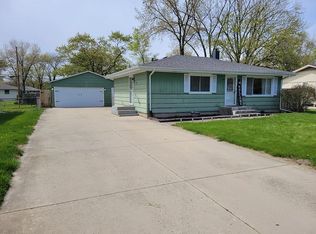 1905 Stephen Dr, Montgomery, IL 60538