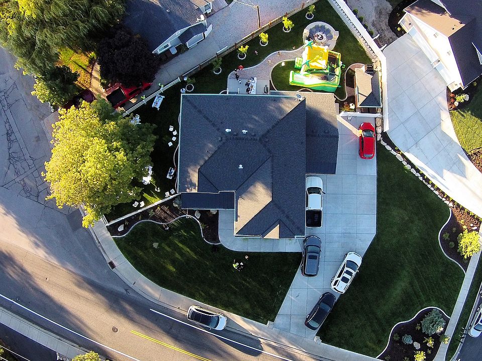 2nd image of 621 N Grove Dr