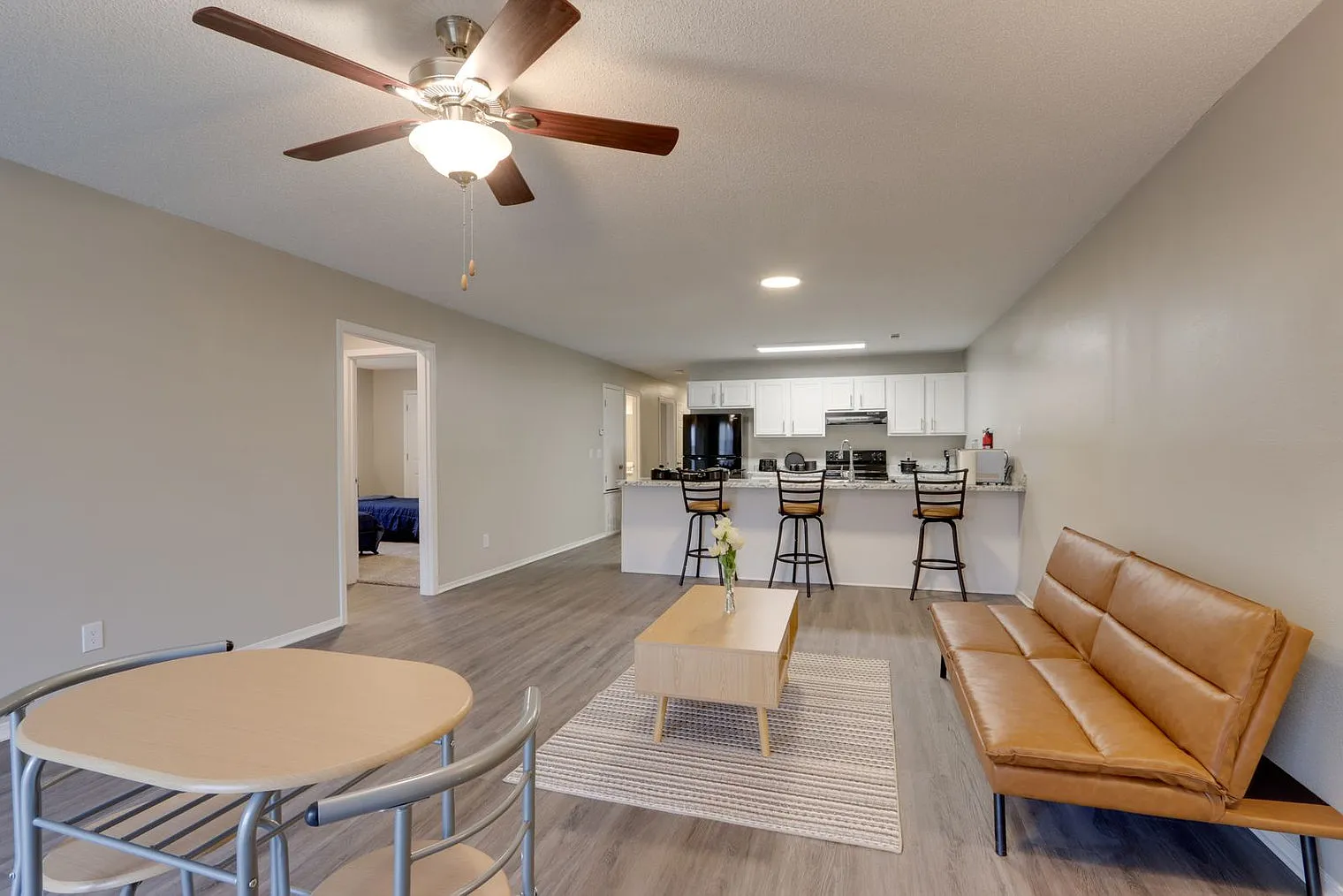 3 bed, 2.0 bath, 1291 sqft, $6,024 — Photo 1