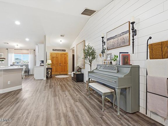 3rd image of 25437 W PUEBLO Avenue