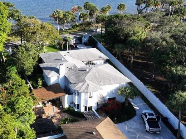 1009 S Indian River Drive, Fort Pierce, FL 34950