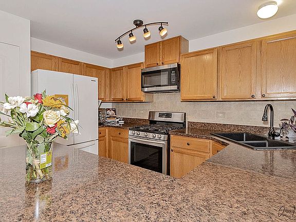 4th image of 639 E Princeton Ct