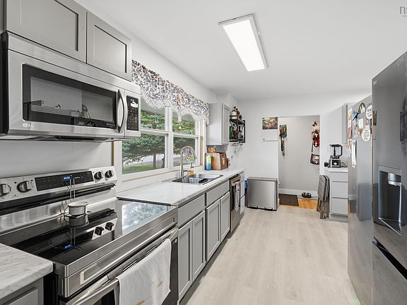 4th image of 126 King St
