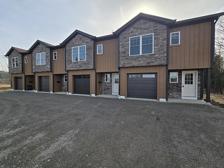 1554 Main Rd — Photo 2