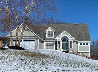 6 Cobble Creek Rd, Victor, NY 14564