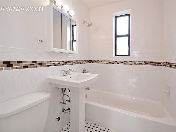 4th image of 14407 Sanford Ave APT 5G