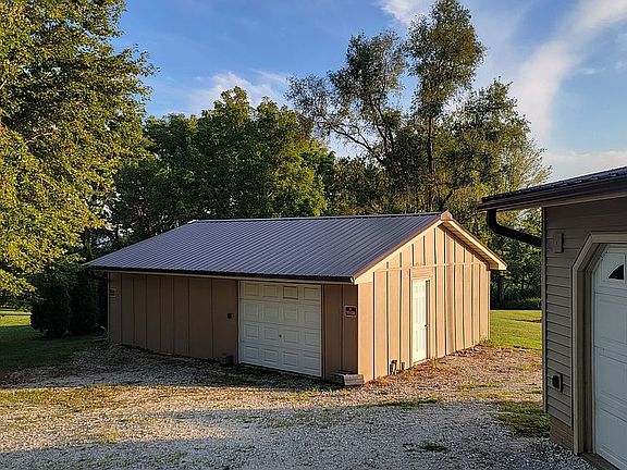 3rd image of 208 Brookview Dr