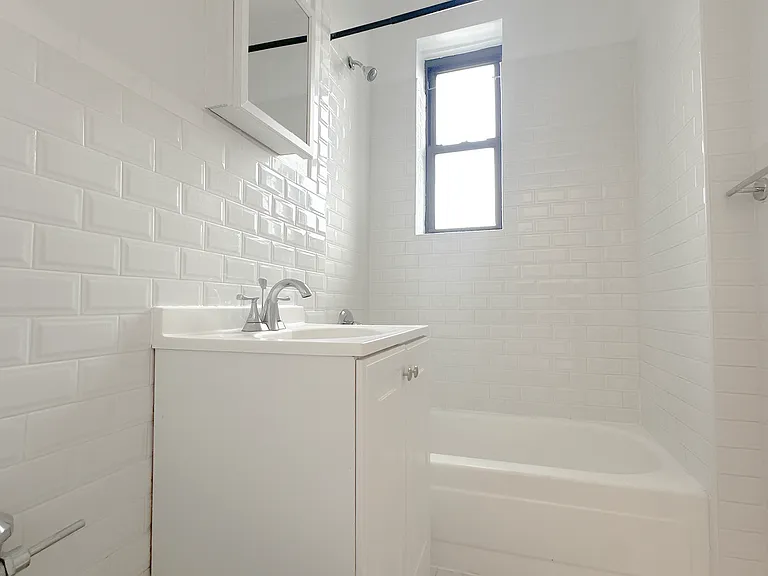 25-98 36th St #1L — Photo 5