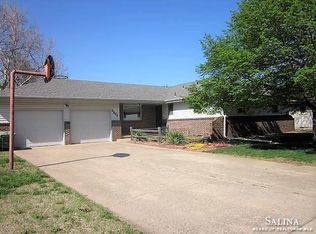 2203 Applewood Ln, Salina, KS 67401