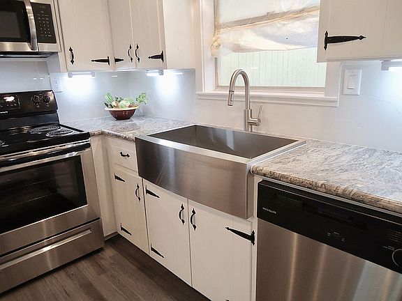 NEW STAINLESS FARM SINK