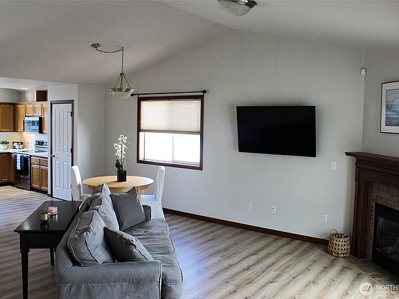 3rd image of 2313 Baird Avenue