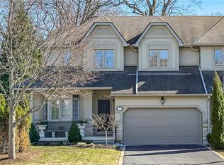 The Towne Manors, Hamilton, ON L9G 5C1