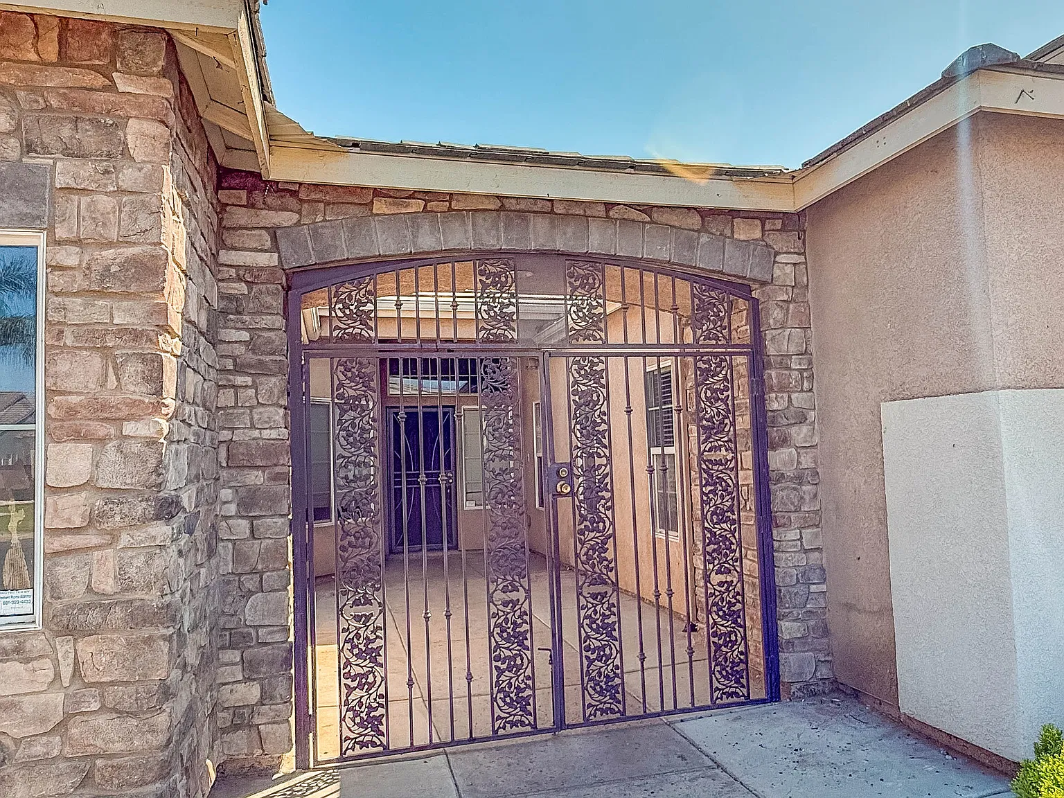 4 bed, 2.5 bath, 2579 sqft, $2,450 — Photo 2
