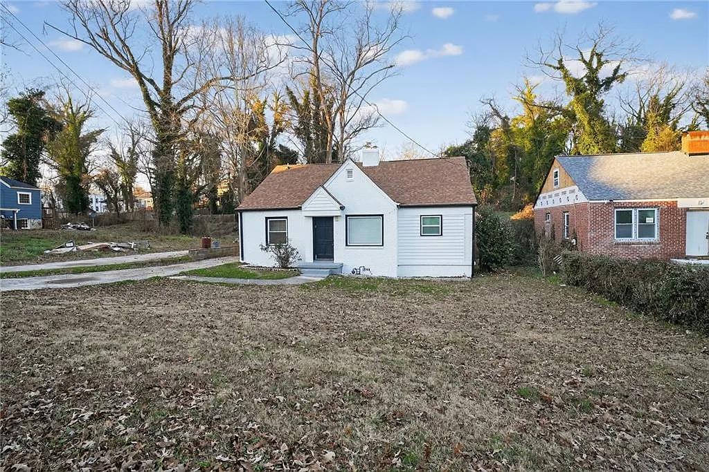 5 bed, 2.0 bath, 2020 sqft, $2,300 — Photo 3