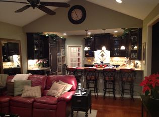 327 Willow Dr, Newtown, PA 18940